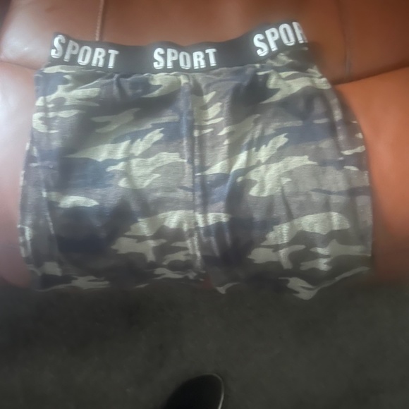 Clothes - Picture 5 of 16